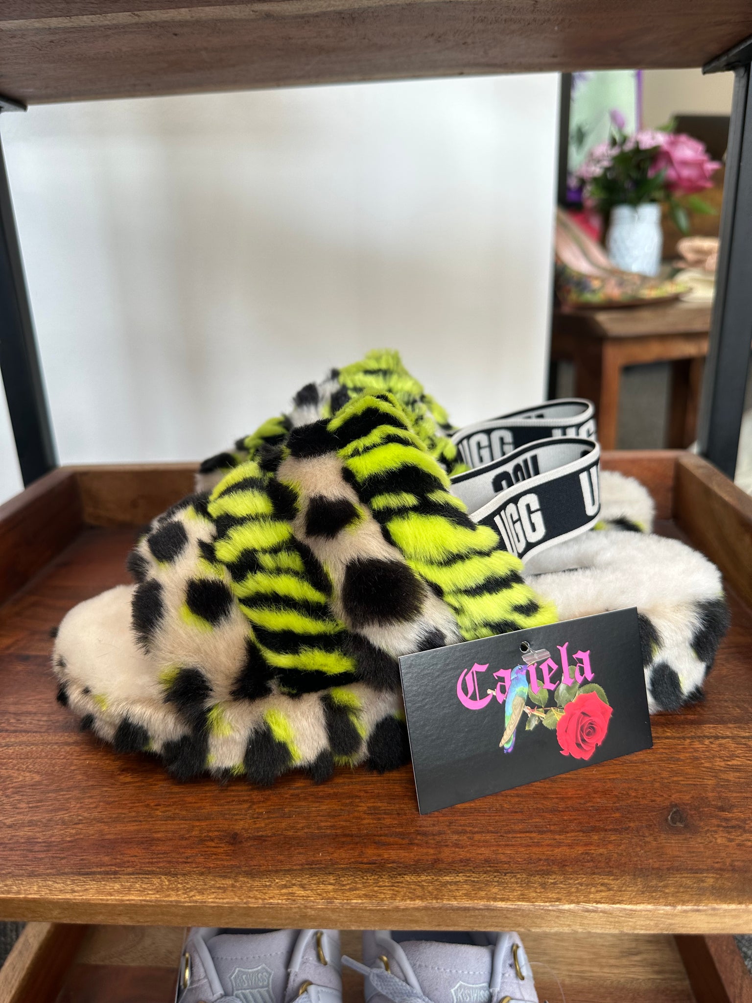 UGG fluffy black + neon green sandals