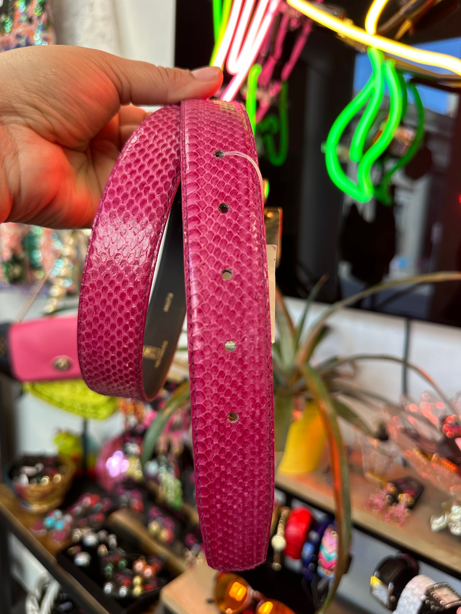 Hot pink leather snake belt | M