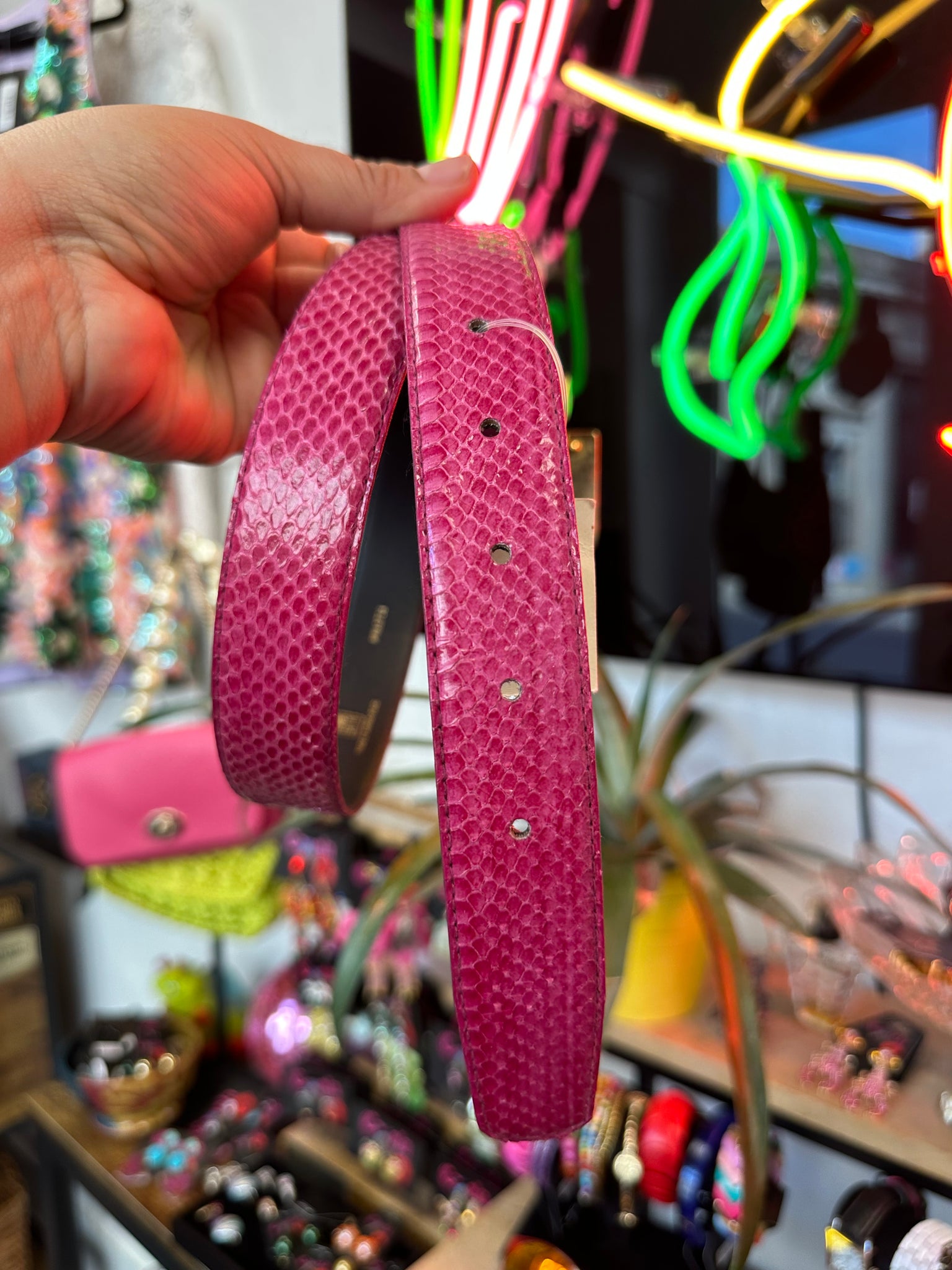Hot pink leather snake belt | M