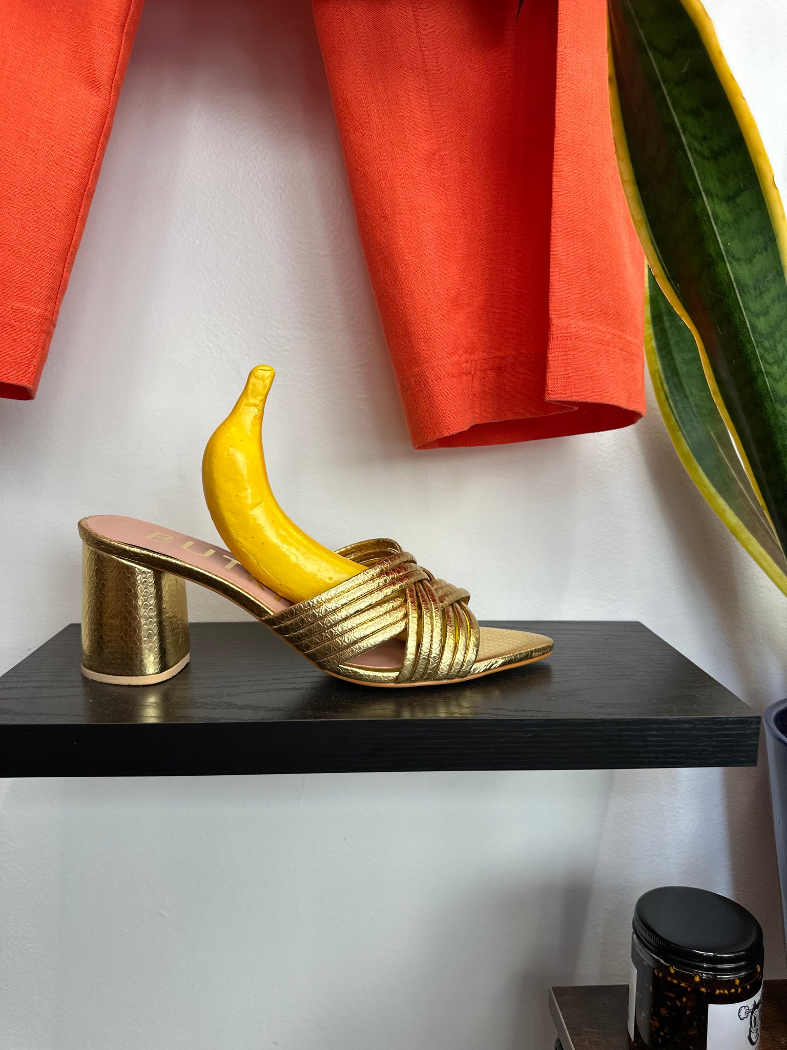 Metallic gold shoes | 9 1/2