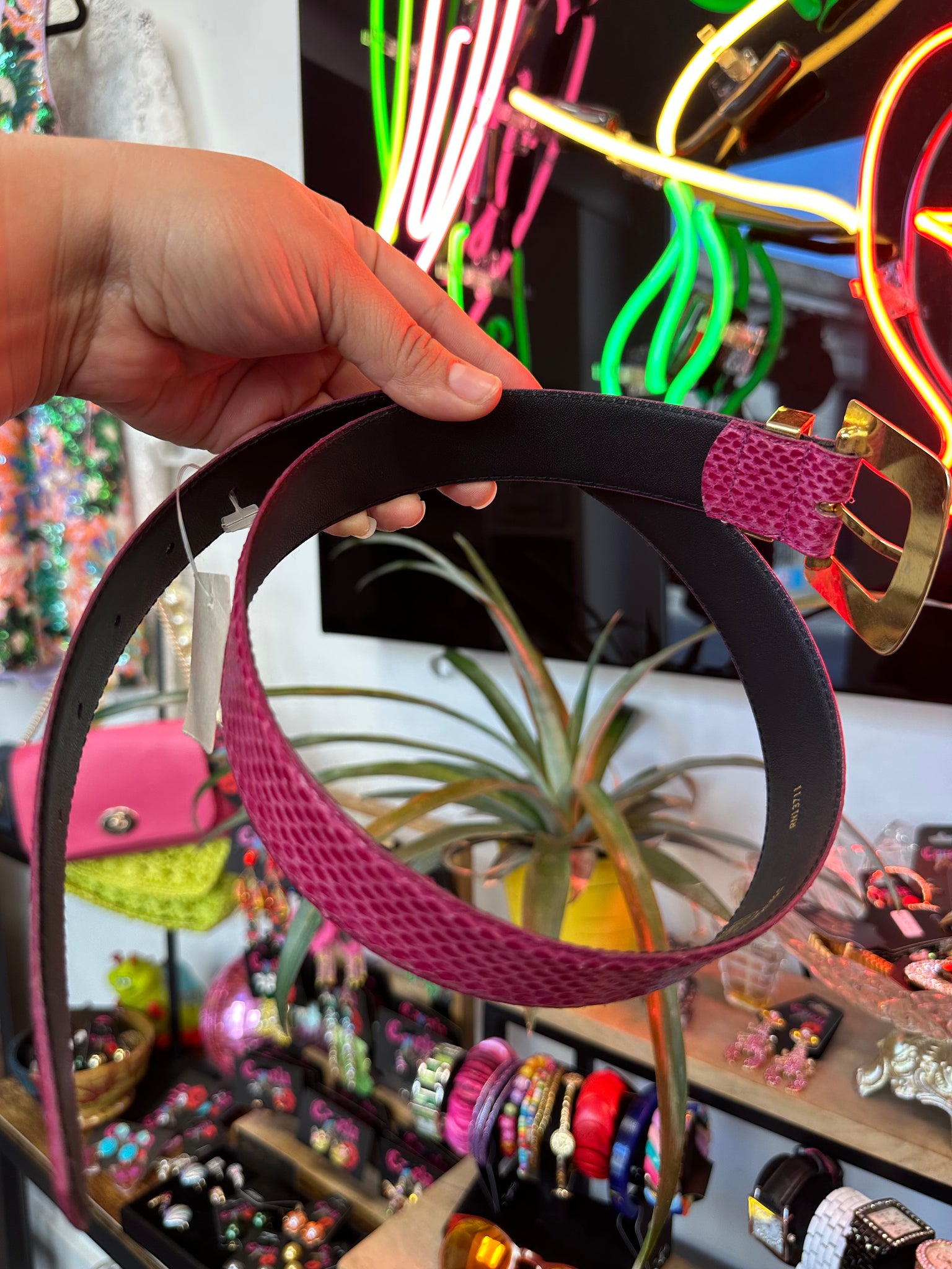 Hot pink leather snake belt | M