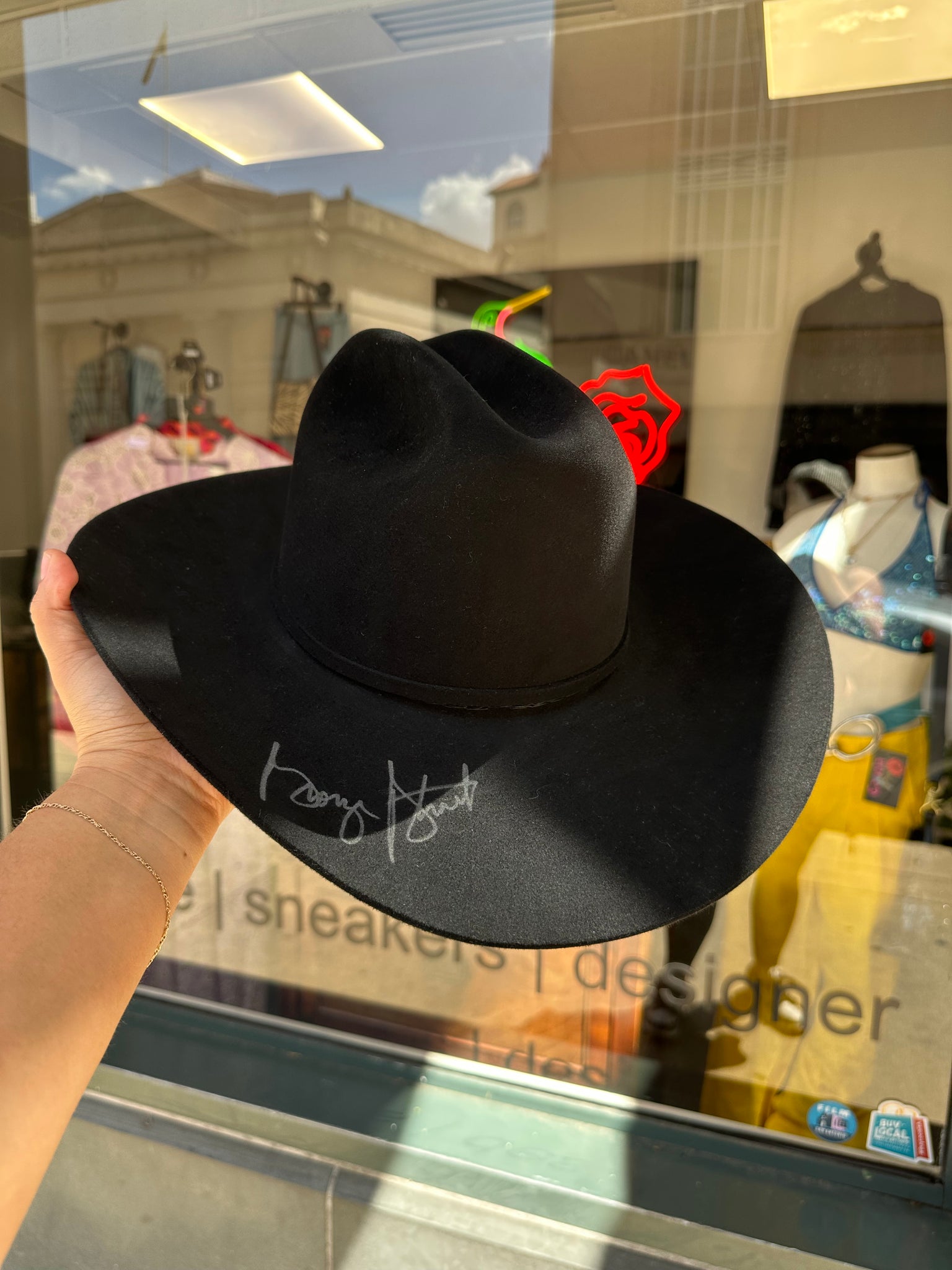 HILDA | autograph RESISTOL black, cowboy hat, signed by George Strait at the cowboy rides away concert in Dallas, Texas
