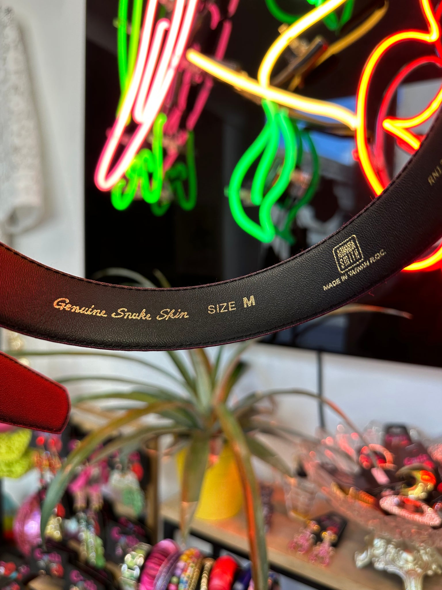 Hot pink leather snake belt | M