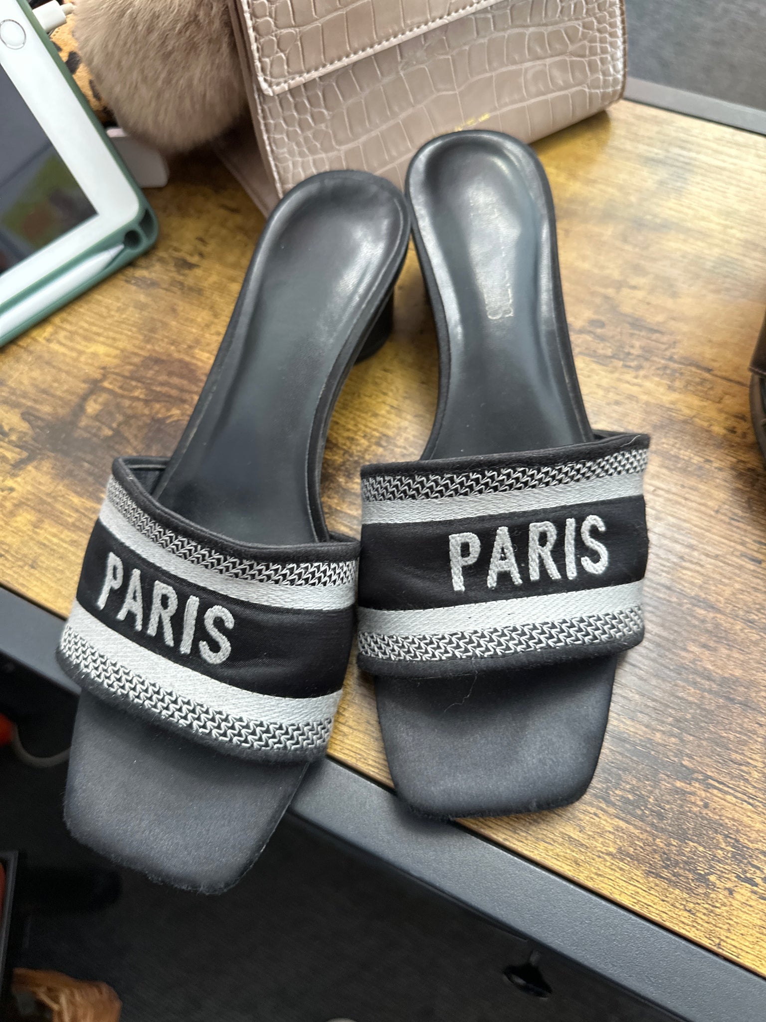 s25 | dream paris vtg heels